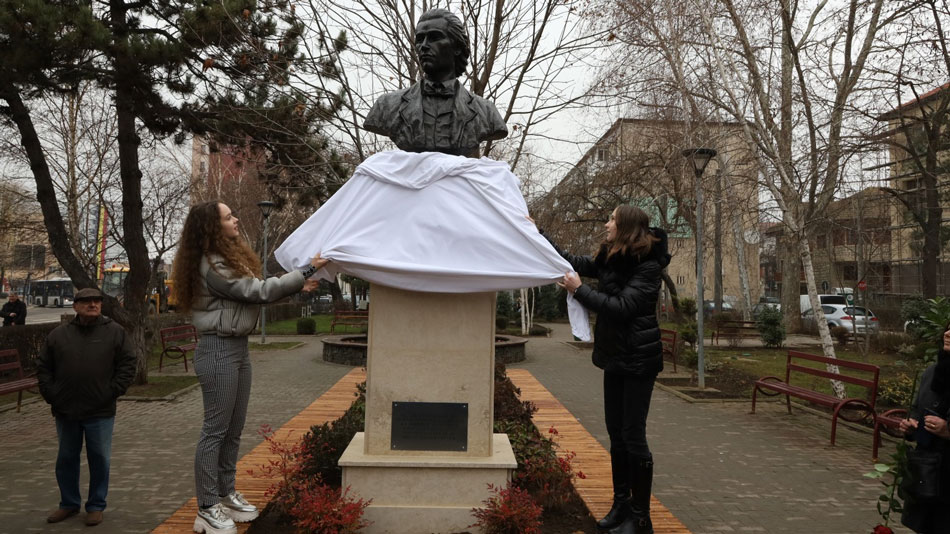 Bustul lui Mihai Eminescu, dezvelit la Tulcea