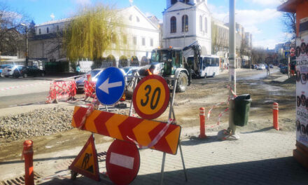 Începe asfaltarea străzii Păcii din municipiu