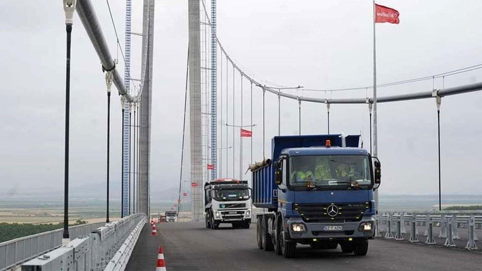 Podul peste Dunăre, testat: s-au folosit 60 de camioane fiecare cu încărcătură de 40 tone