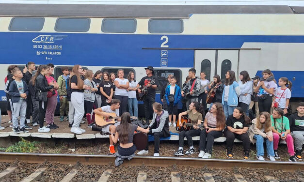 Greva CFR a blocat chitariştii din Luncaviţa în gara din Galaţi