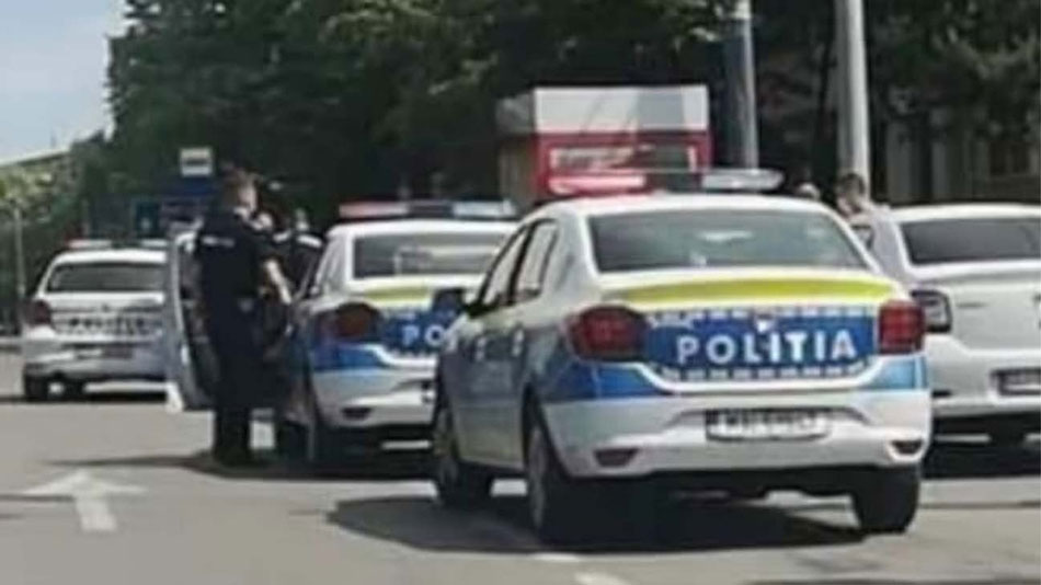 Doi poliţişti tulceni, sancţionaţi disciplinar, după ce au avariat maşinile de serviciu