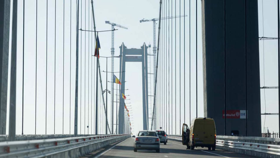 Podul peste Dunăre va fi deschis şi pe timpul nopţii, în scurt timp