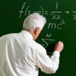 Aleg catedra în locul pensiei: 16 dascăli tulceni la vârsta pensionării vor rămâne la catedră şi în următorul an şcolar