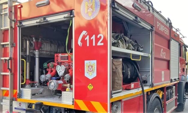 Incendiu stins de profesori la Colegiul Economic „Delta Dunării” din municipiu