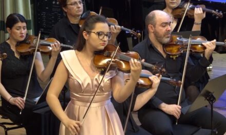 Violonista Maria-Ionela Gheba a debutat pe scena Filarmonicii Piteşti