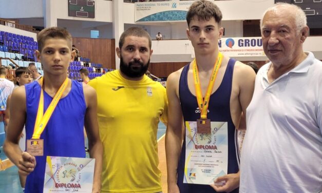 Ionuţ Dima şi Gabriel Croitoru, medalii de bronz la Finala Campionatului Naţional de Lupte de 14-15 ani