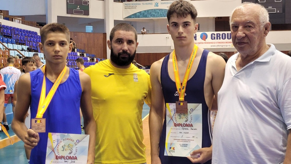 Ionuţ Dima şi Gabriel Croitoru, medalii de bronz la Finala Campionatului Naţional de Lupte de 14-15 ani