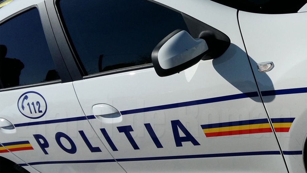 Minor de 15 ani, prins de poliţişti în timp ce conducea un autoturism pe străzile din municipiu