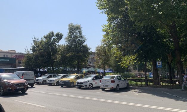 Primăria mută trei staţii de taxi din cauza comportamentului neadecvat al taximetriştilor