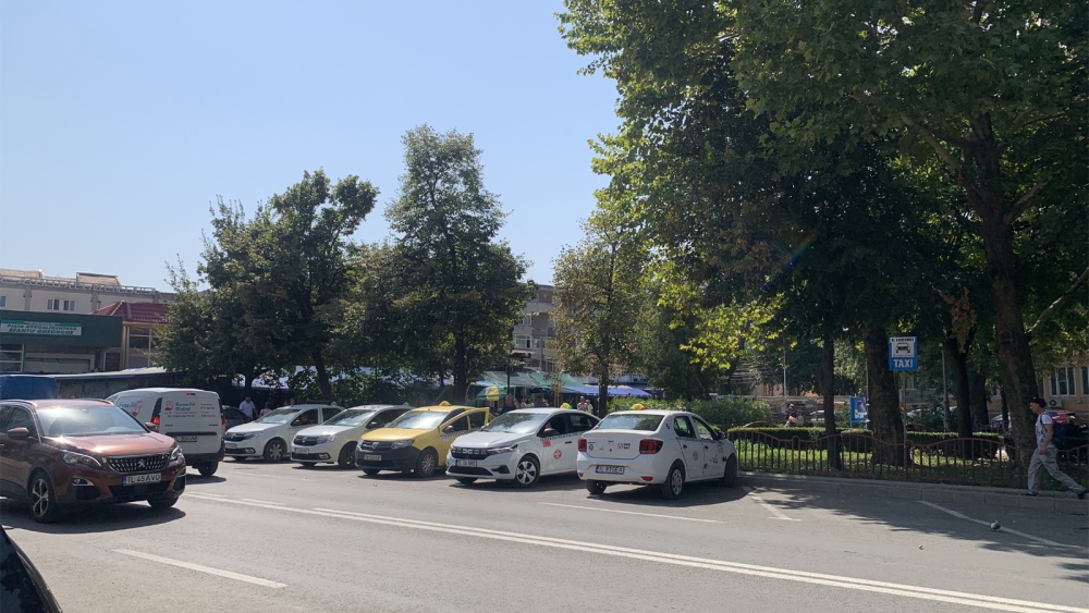 Primăria mută trei staţii de taxi din cauza comportamentului neadecvat al taximetriştilor