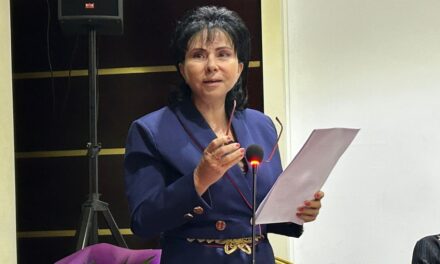 Scriitoarea Valeria Hogea a lansat volumul de nuvele „Dragoste pe jumătate”