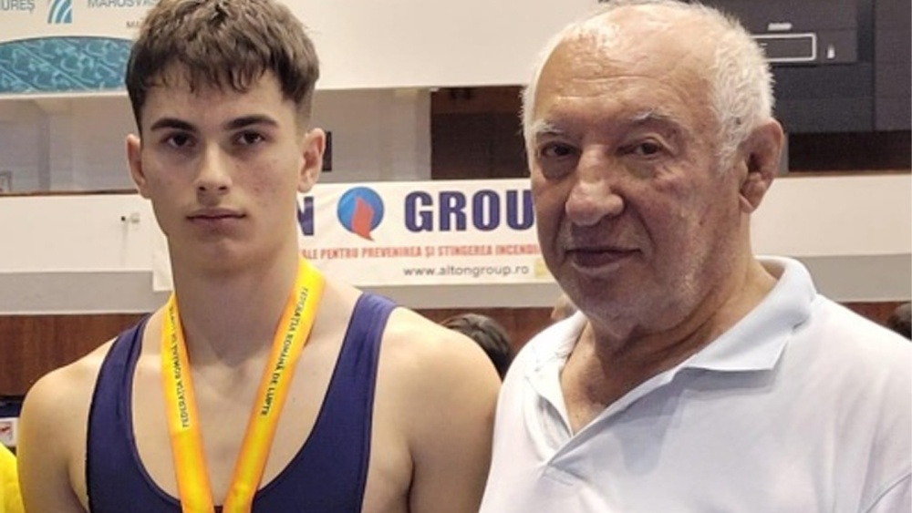 Gabriel Croitoru şi Robert Crăciun, medalii de bronz la campionatele naţionale de lupte