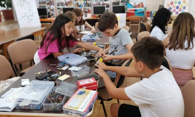 Tulcea: opt tineri vor participa la Târgul Regional de ştiinţe Code Kids 2024