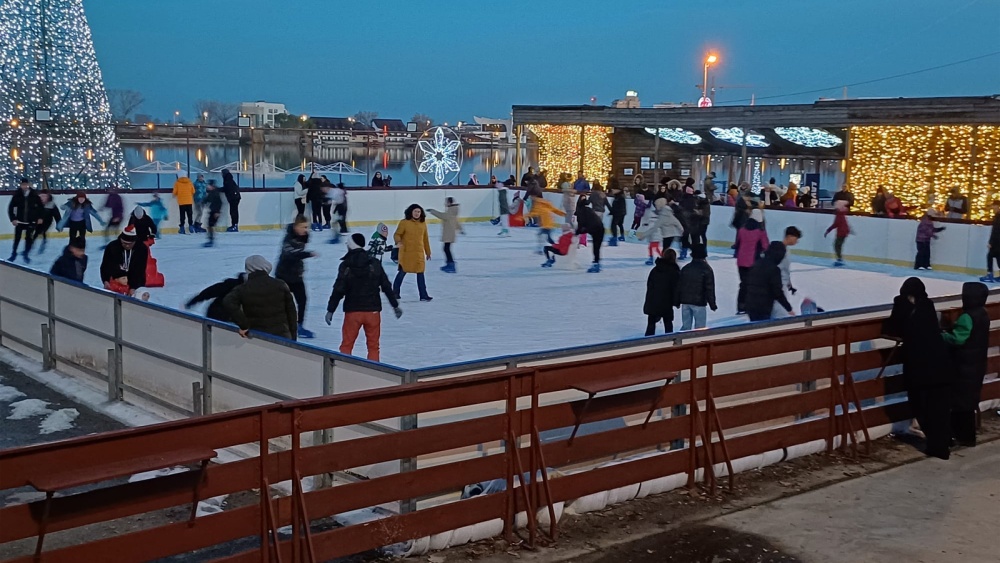 Regulament nou şi tarife actualizate pentru patinoarul de la Ciuperca