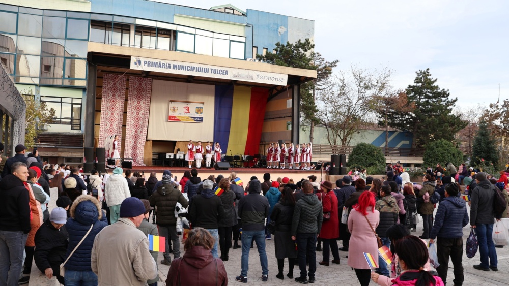 Spectacol de Ziua Naţională, în Piaţa Civică