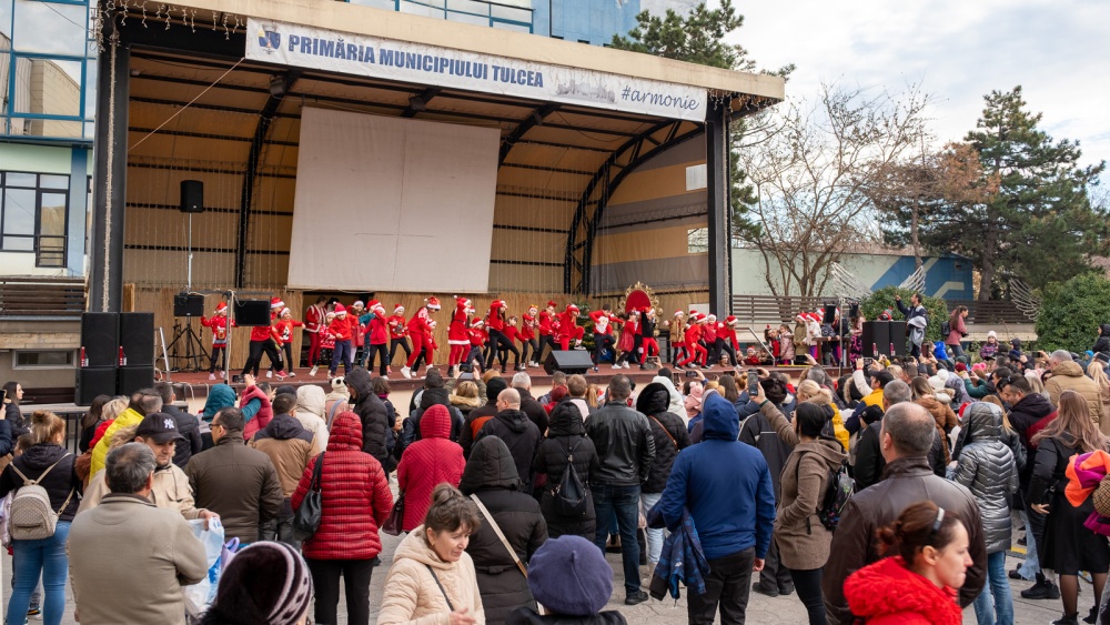 Taxi, Sarmalele Reci, DJ Sava şi Akcent, în concert la Târgul de Crăciun din municipiu. Artificii şi concert CRBL de Revelion