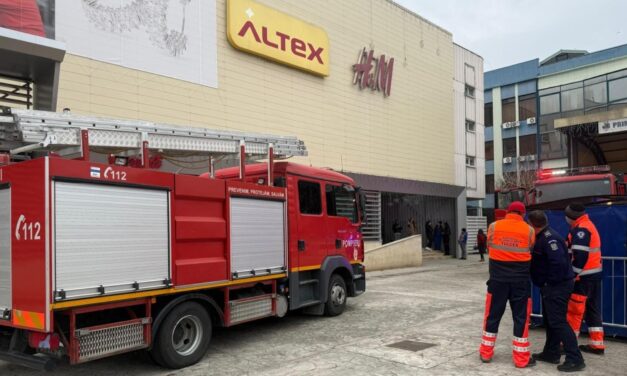 Un scurtcircuit electric putea să producă o tragedie în centrul comercial Winmarkt