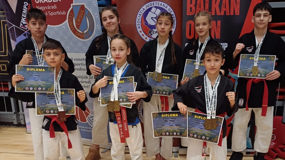 Luptători din Baia, rezultate remarcabile la Campionatul Balcanic de Kempo din Oradea