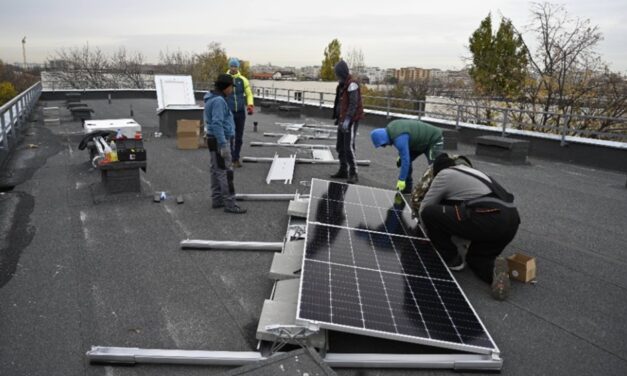 Panouri fotovoltaice pe blocuri, la Tulcea