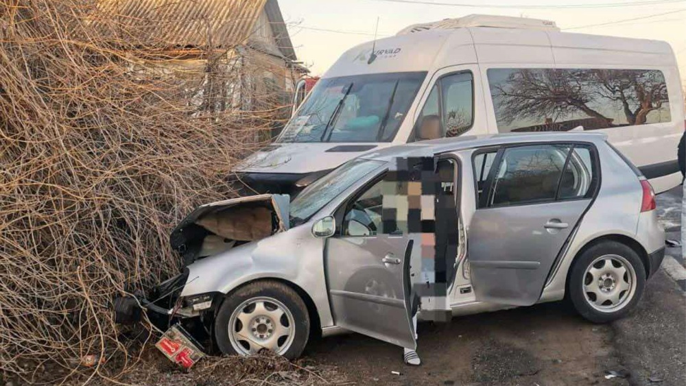 Opt persoane rănite, în urma unui accident rutier în Revărsarea. Şapte sunt elevi de liceu