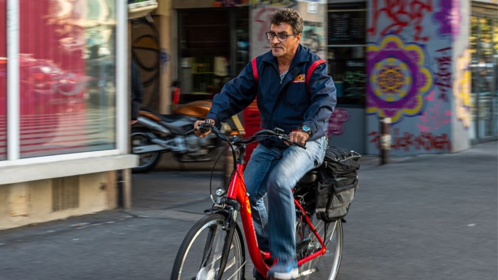 Poşta Română face angajări la Tulcea. Se dau inclusiv bani pentru biciclete