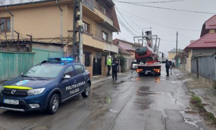 Proprietarii a cinci maşini abandonate în municipiu, notificaţi să le ridice