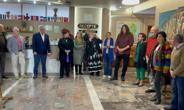 Lucrările Taberei de Pictură Eugeniu Barău, vernisate la Hotelul Select din municipiu