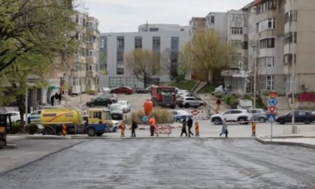 A început asfaltarea Străzii Buna Vestire