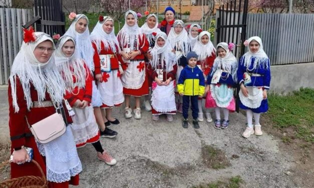 Grecii din Izvoarele sărbătoresc, mâine, „Lăzărelul”
