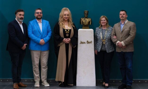 Bustul scriitorului Jean Bart, donaţie a Clubului Rotary, dezvelit la Tulcea