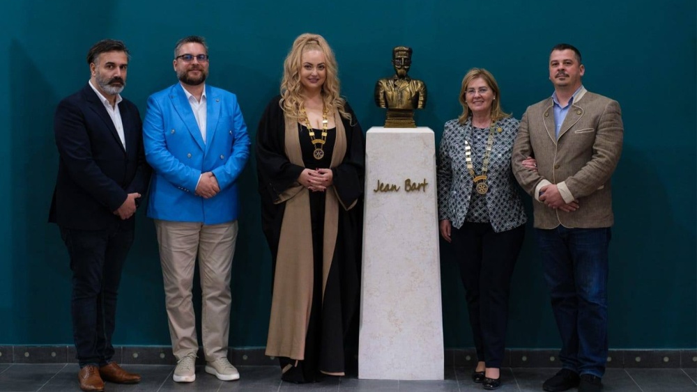 Bustul scriitorului Jean Bart, donaţie a Clubului Rotary, dezvelit la Tulcea