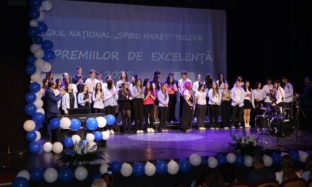 Gala Premiilor de Excelenţă la Colegiul Naţional „Spiru Haret”: 230 de elevi premiaţi