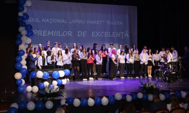 Gala Premiilor de Excelenţă la Colegiul Naţional „Spiru Haret”: 230 de elevi premiaţi