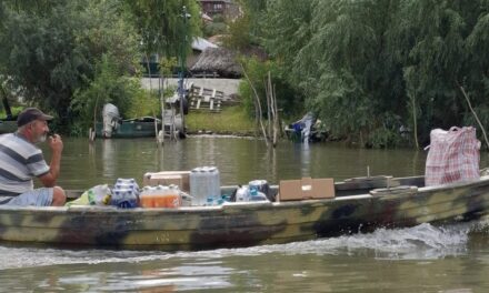 Locuitorii din Băltenii de Jos, izolaţi. Localnicii cer bac şi repararea digului
