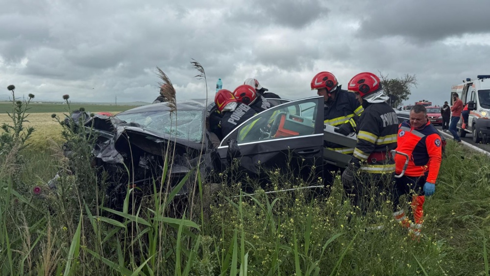 Accident rutier la ieşire din localitatea Mihail Kogălniceanu. Doi bărbaţi au ajuns la spital
