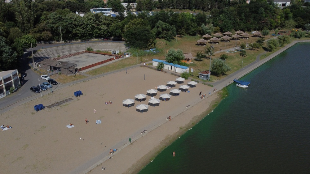 Liber la îmbăiat în lacul Ciuperca, de la 1 iunie
