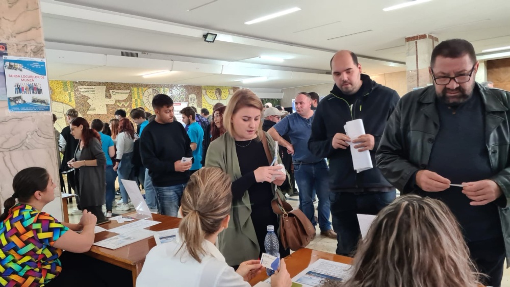 Tulcea: Peste 450 de joburi vacante la Bursa Generală a Locurilor de Muncă