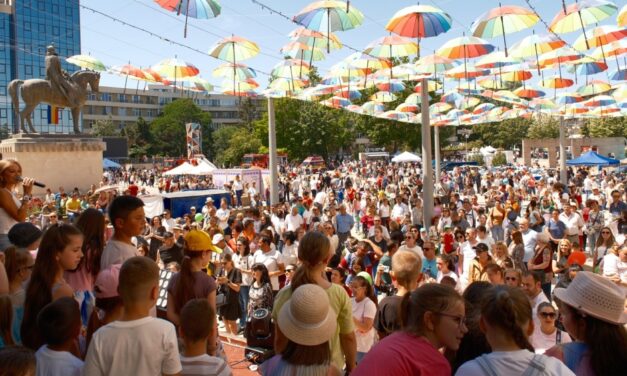 Ziua Copilului, sărbătorită cu fast la Tulcea: carnaval, spectacole de magie, artificii şi concerte