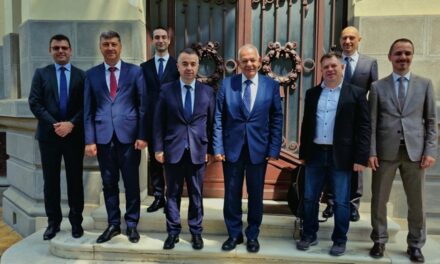 Bustul eroului bulgar Ştefan Caragea la Tulcea: Primarul Ştefan Ilie şi ambasadorul Radko Vlayko au semnat acordul
