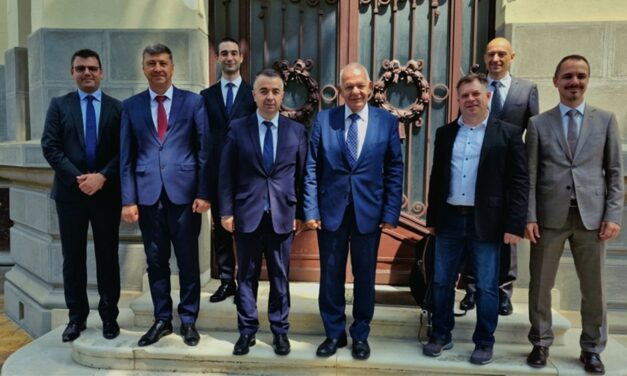 Bustul eroului bulgar Ştefan Caragea la Tulcea: Primarul Ştefan Ilie şi ambasadorul Radko Vlayko au semnat acordul