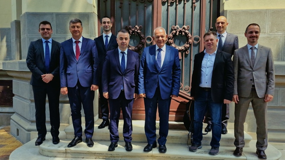 Bustul eroului bulgar Ştefan Caragea la Tulcea: Primarul Ştefan Ilie şi ambasadorul Radko Vlayko au semnat acordul