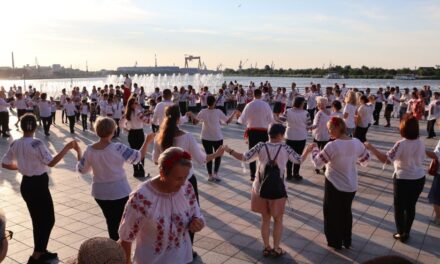 Flashmob la Tulcea de Ziua Iei