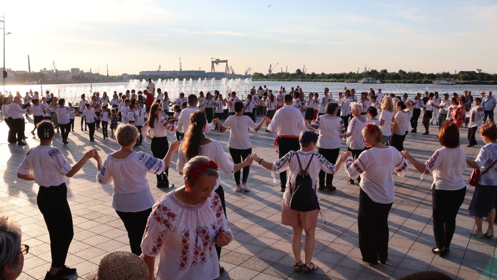 Flashmob la Tulcea de Ziua Iei