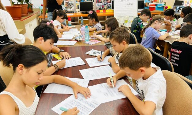 Atelierele de vacanţă la bibliotecă – distracţie, creativitate şi învăţare
