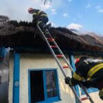 Incendiu la Dunavăţu de Sus: un bungalow a fost mistuit de flăcări