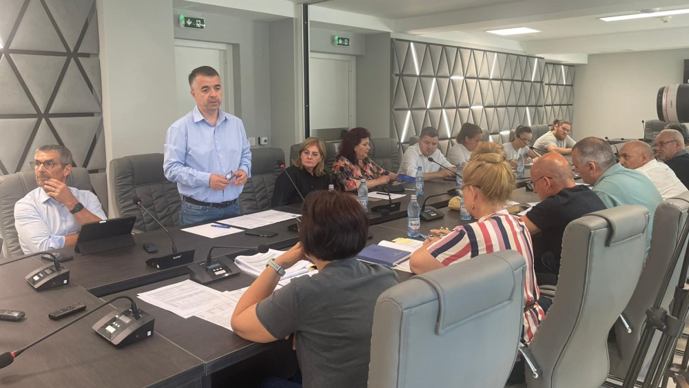 Primarul Ştefan Ilie: „Am descoperit sisteme de fraudare, racordări ilegale la Energoterm, oameni care scot din calorifere apa caldă”