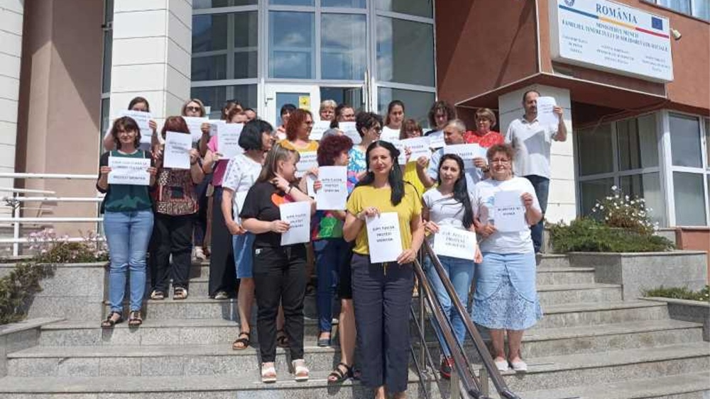 Tăierea sporurilor îi scoate pe bugetari în stradă