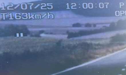 O şoferiţă de 28 de ani, prinsă cu163 km/h în apropiere de Greci