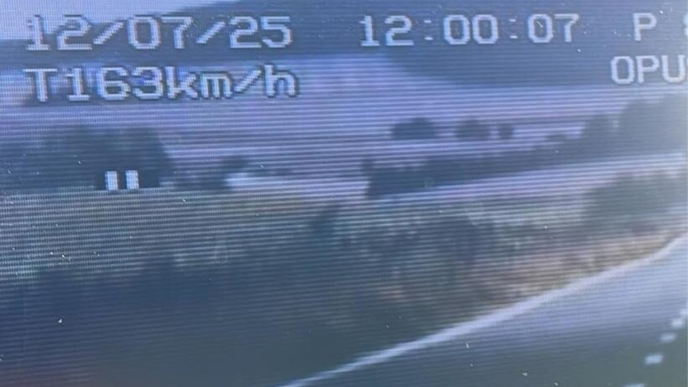 O şoferiţă de 28 de ani, prinsă cu163 km/h în apropiere de Greci