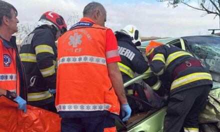 Accident grav în apropiere de Agighiol: o femeie a rămas încarcerată